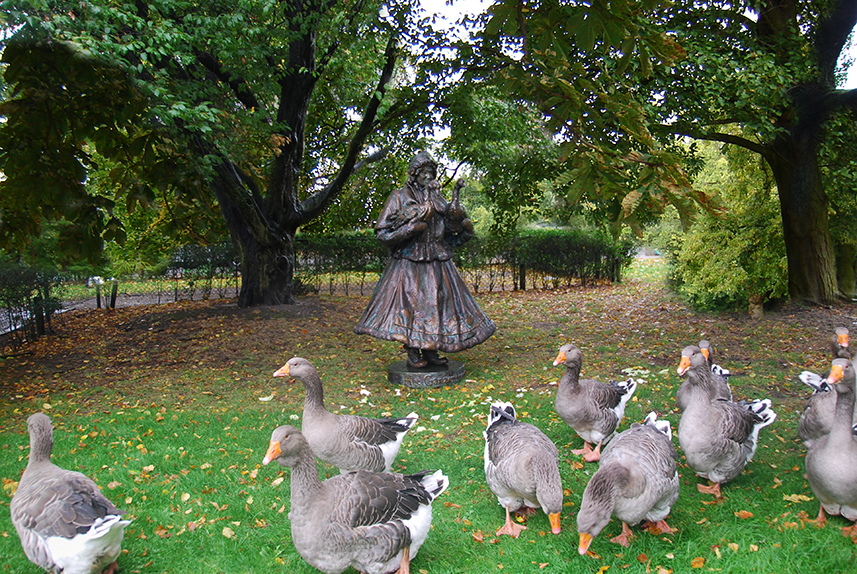042 Het Ganzenhoedstertje - The Goose-girl - Living Statue - Levend Standbeeld 01